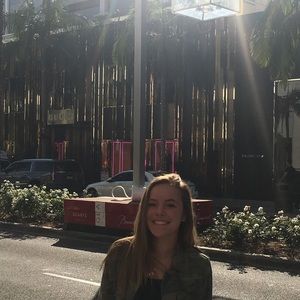 Meet your Posher, Elise